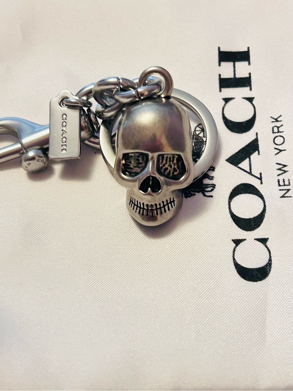 NWOT EXTREMELY RARE Coach Skull Bag Charm/ Keychain - Picture 15 of 16